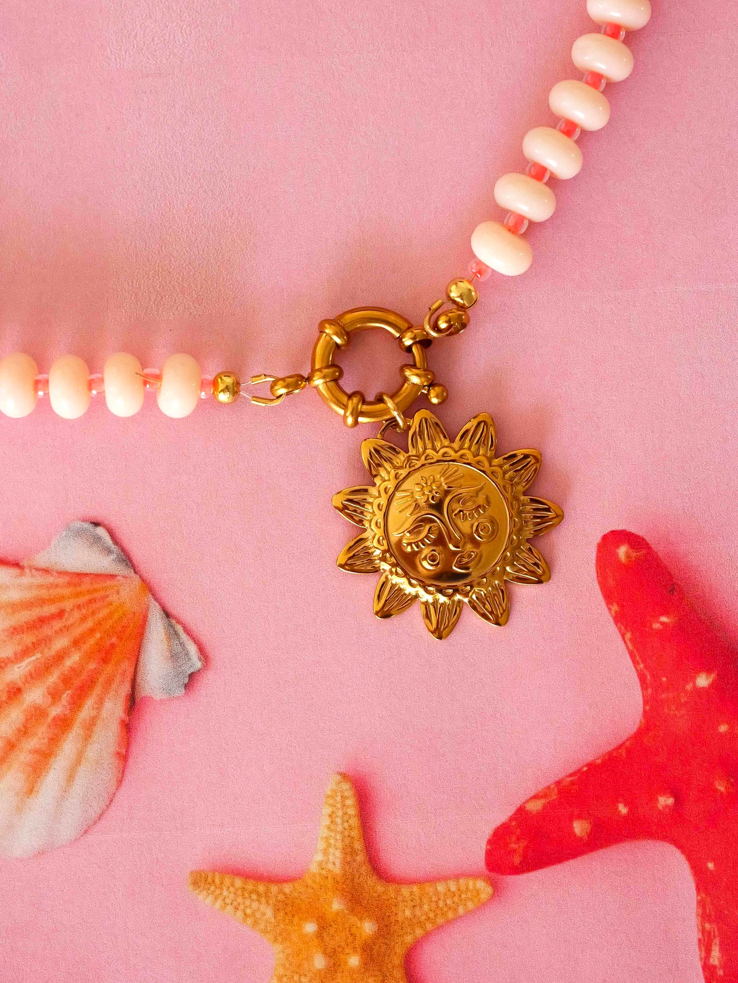 Collier perles & pendentif soleil - nude