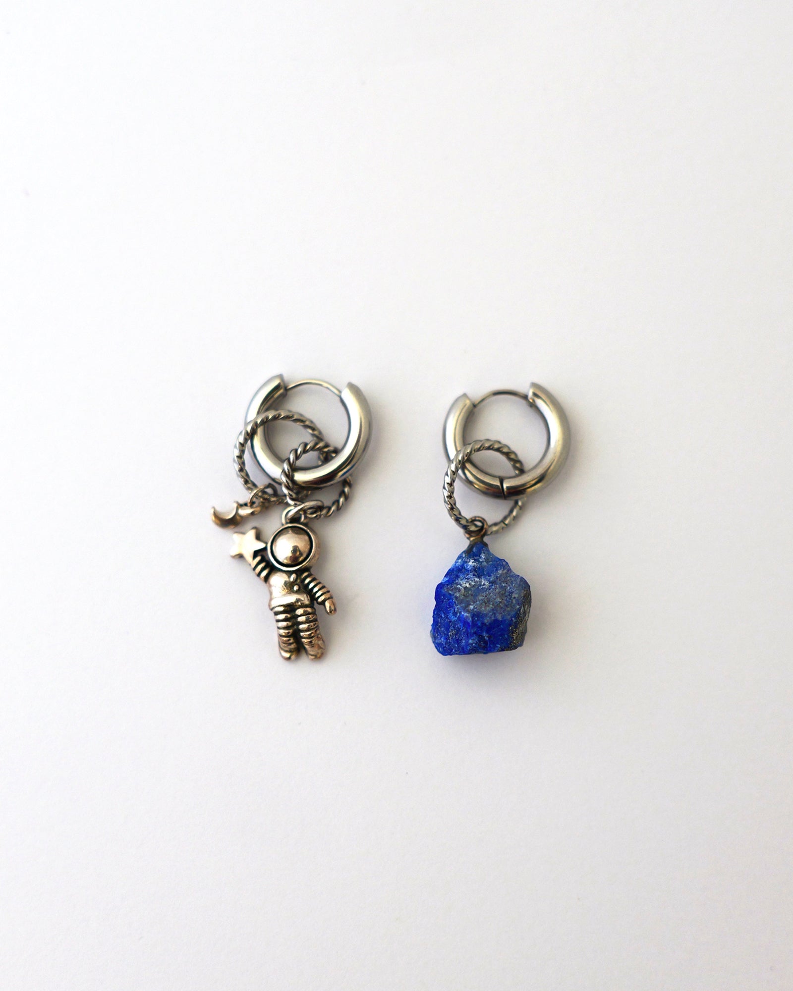 boucles d'oreilles créoles astro rock argenté et bleu