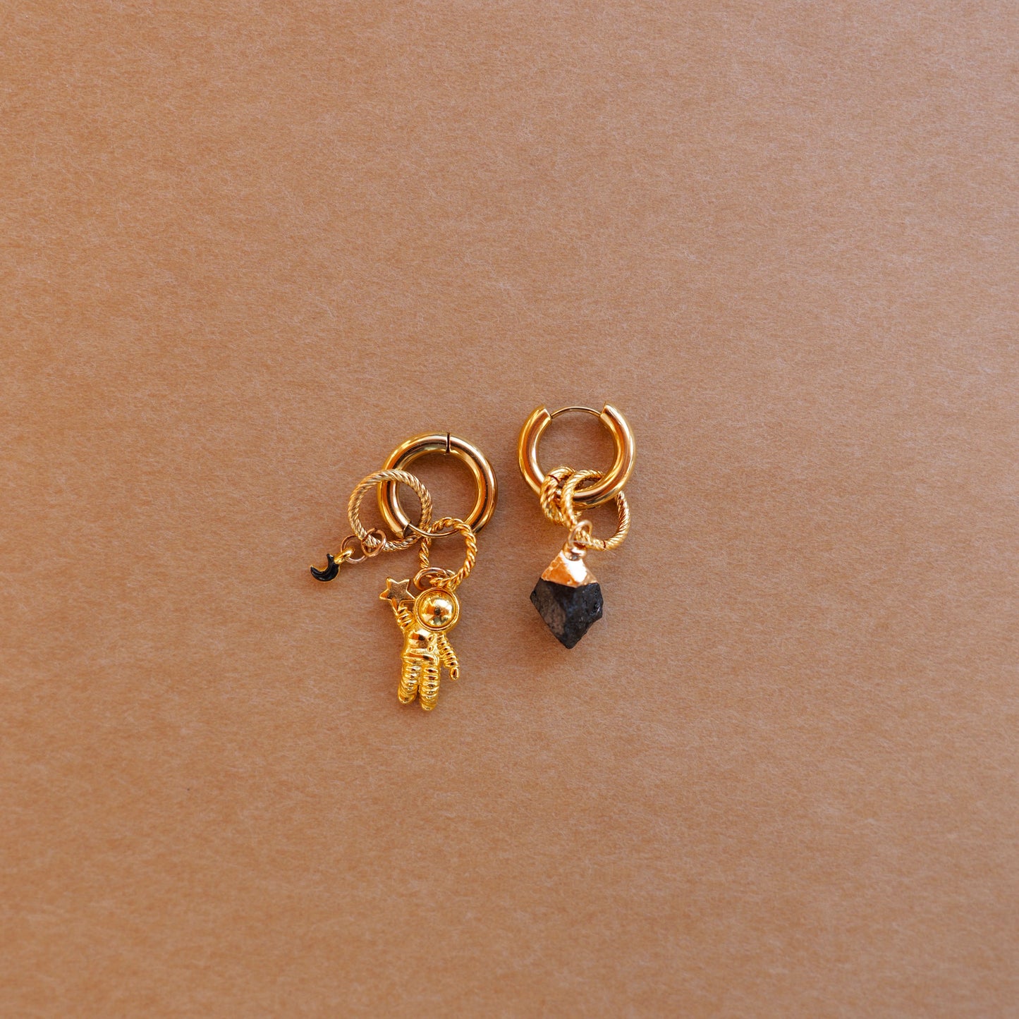 Boucles d'oreilles créoles Astro Rock - doré & noir