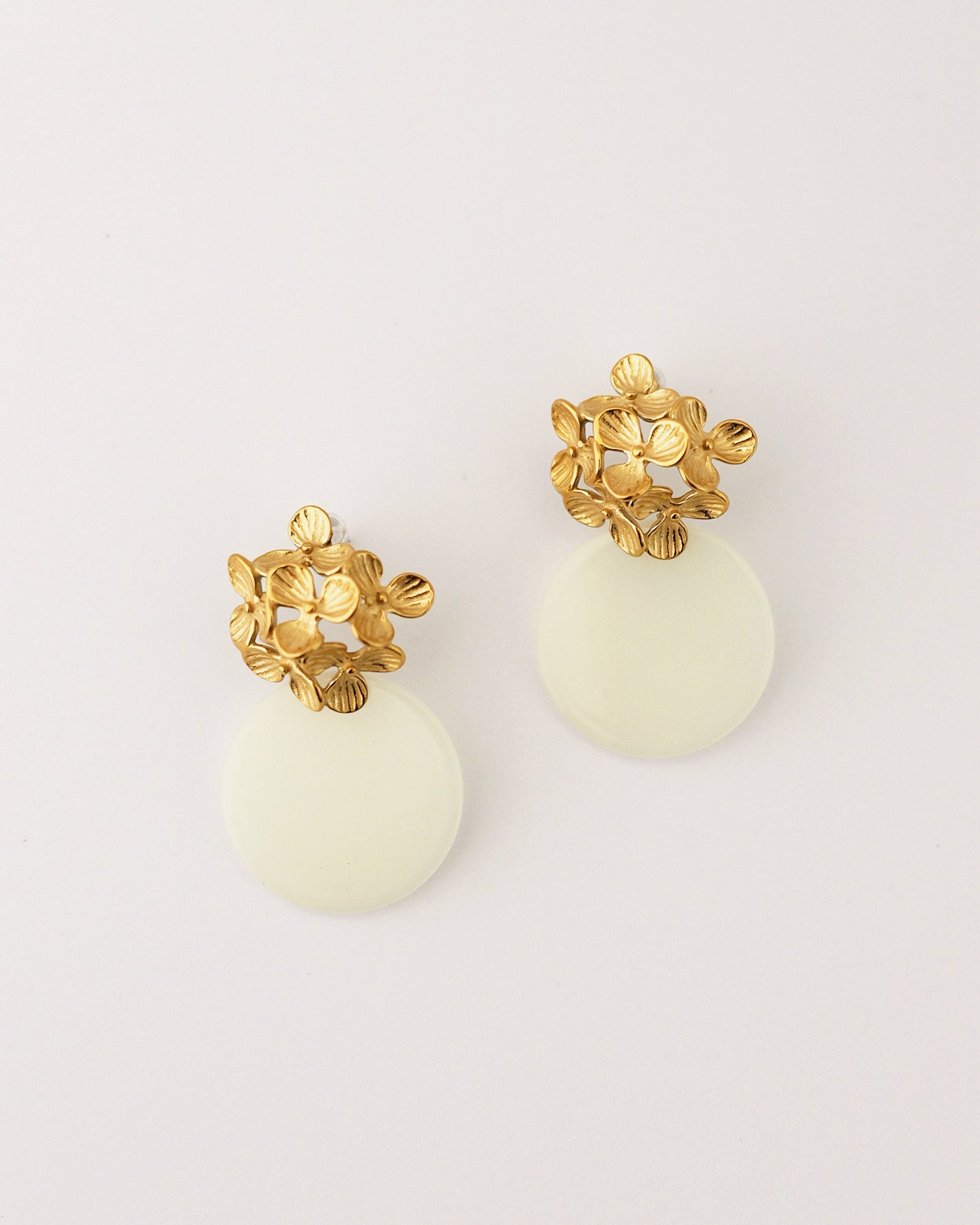 boucles d'oreilles fleurs écru