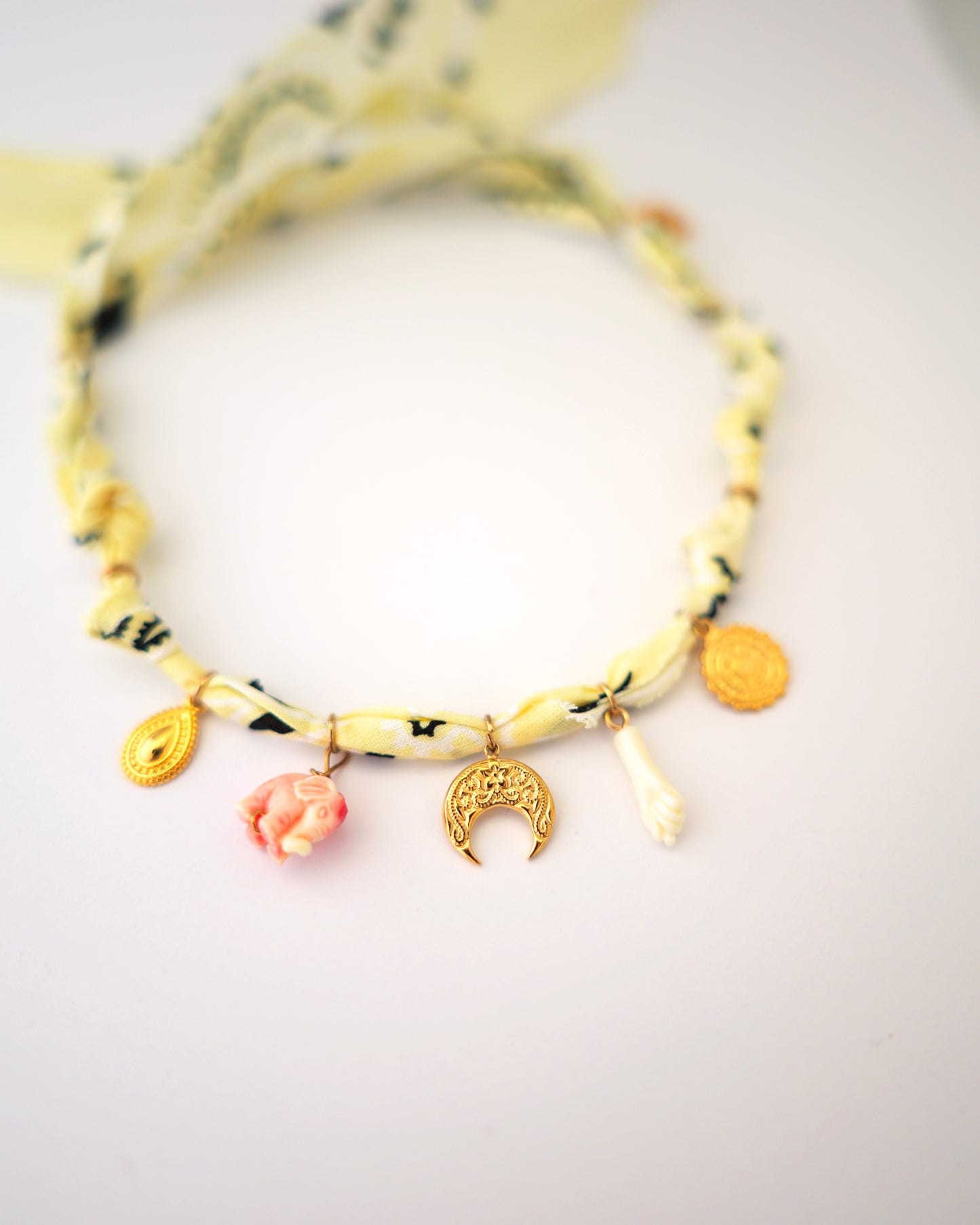 collier bandana elephant moon jaune pastel 2