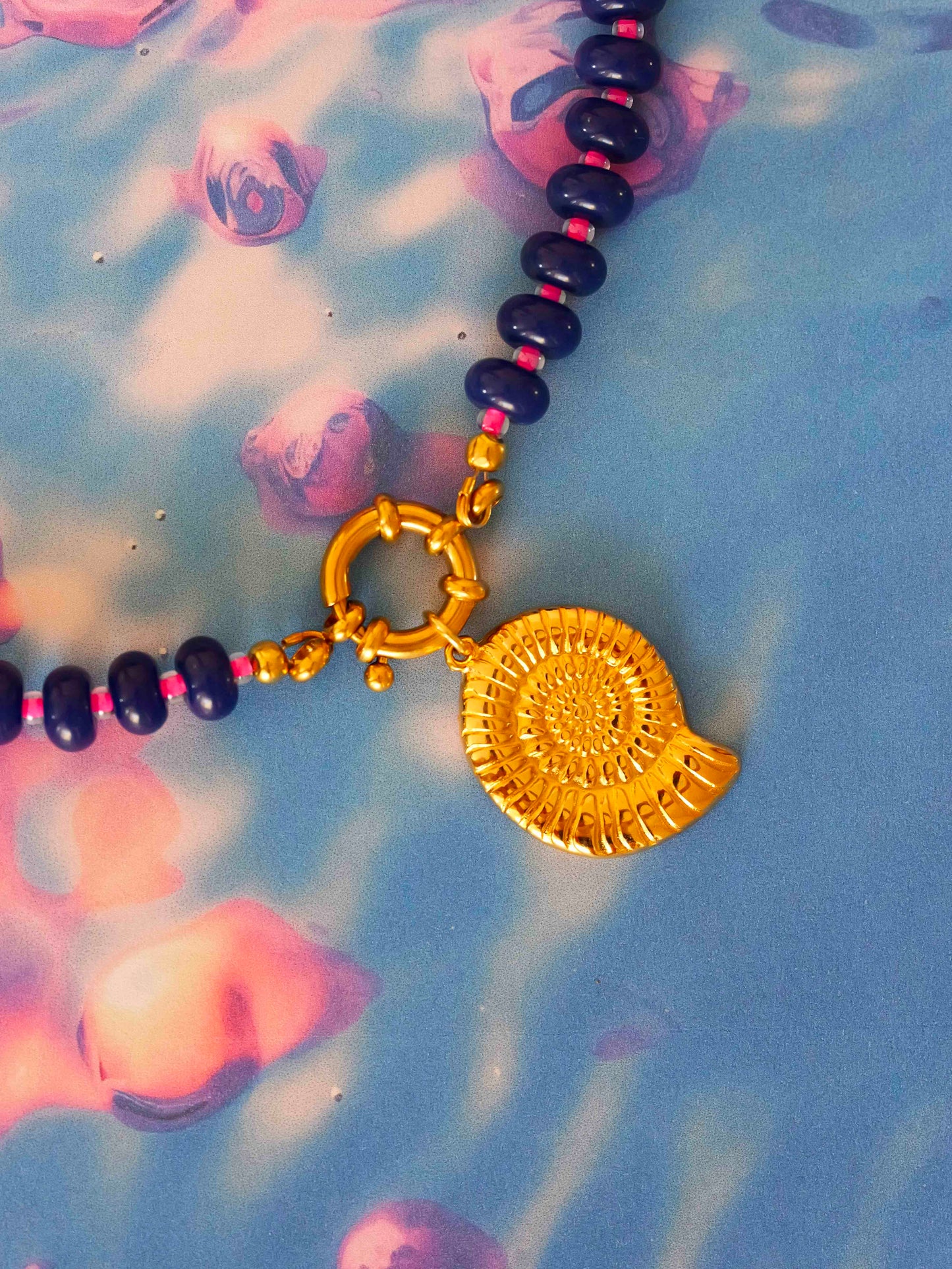 Collier perles &  pendentif coquillage - bleu nuit