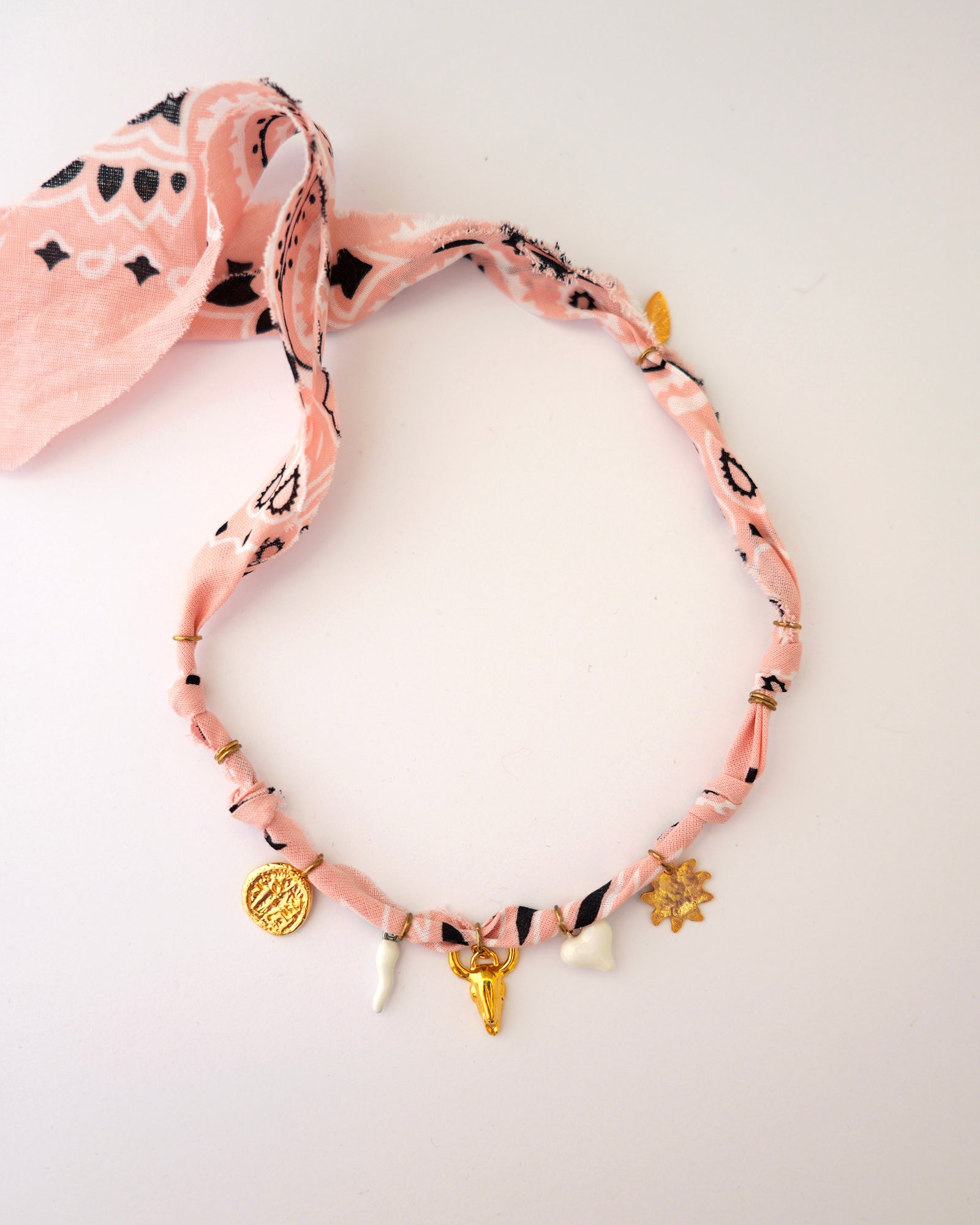 collier bandana caliente rose nude 1