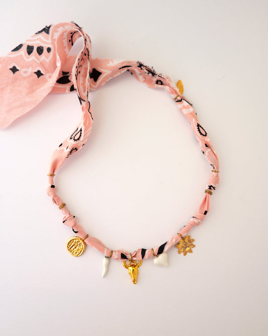 collier bandana caliente rose nude 1