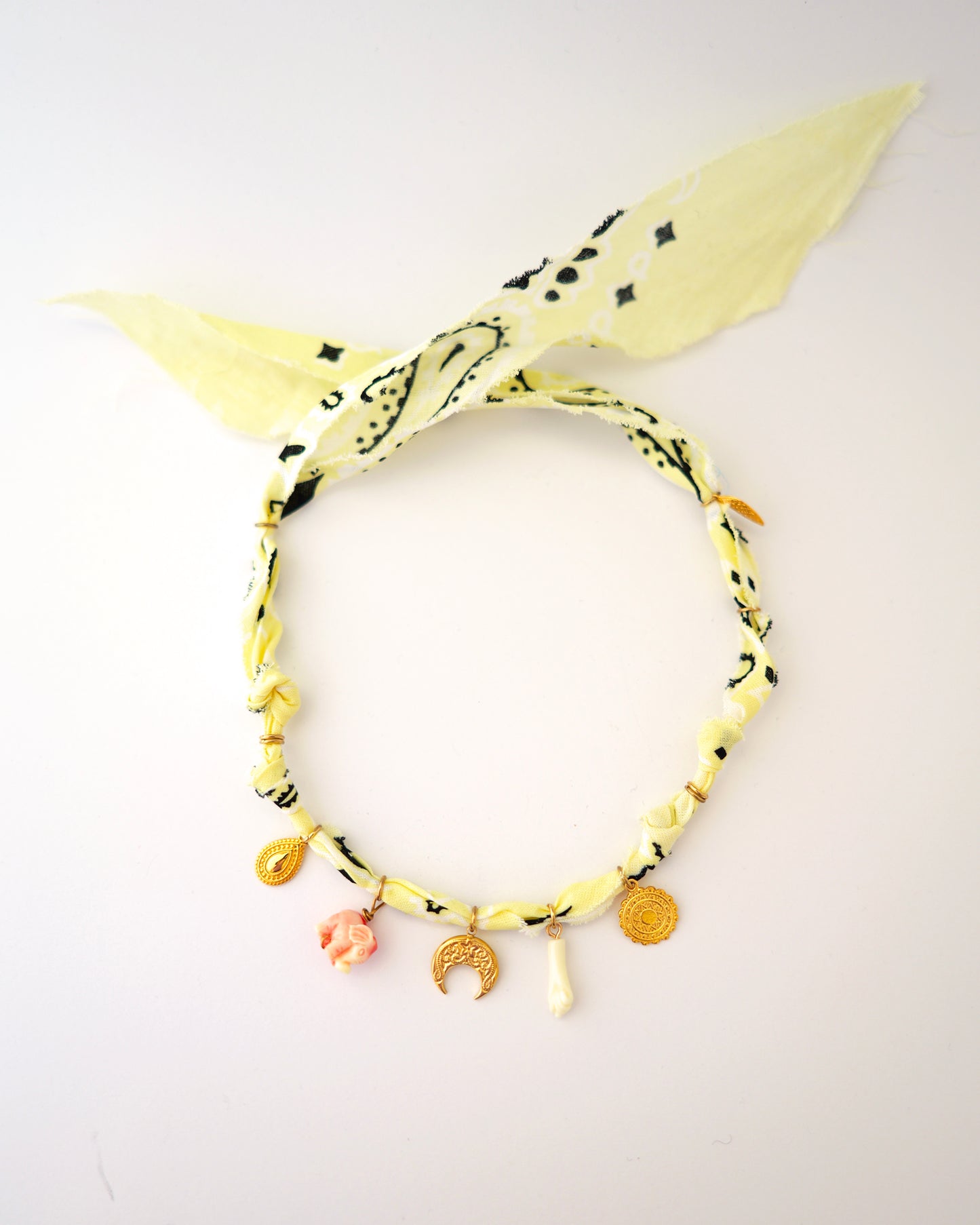 collier bandana elephant moon jaune pastel 1