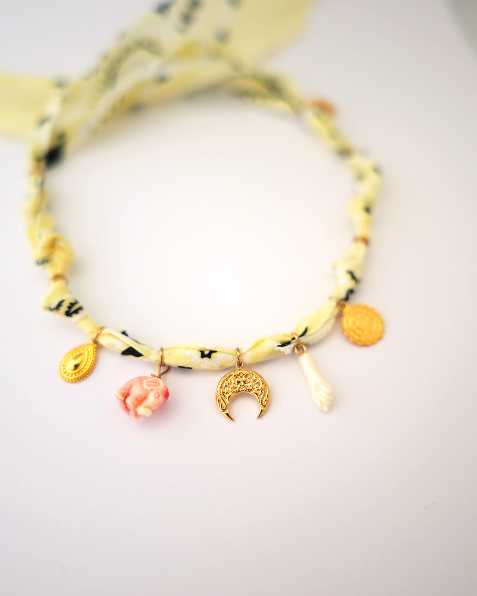 collier bandana elephant moon jaune pastel 2