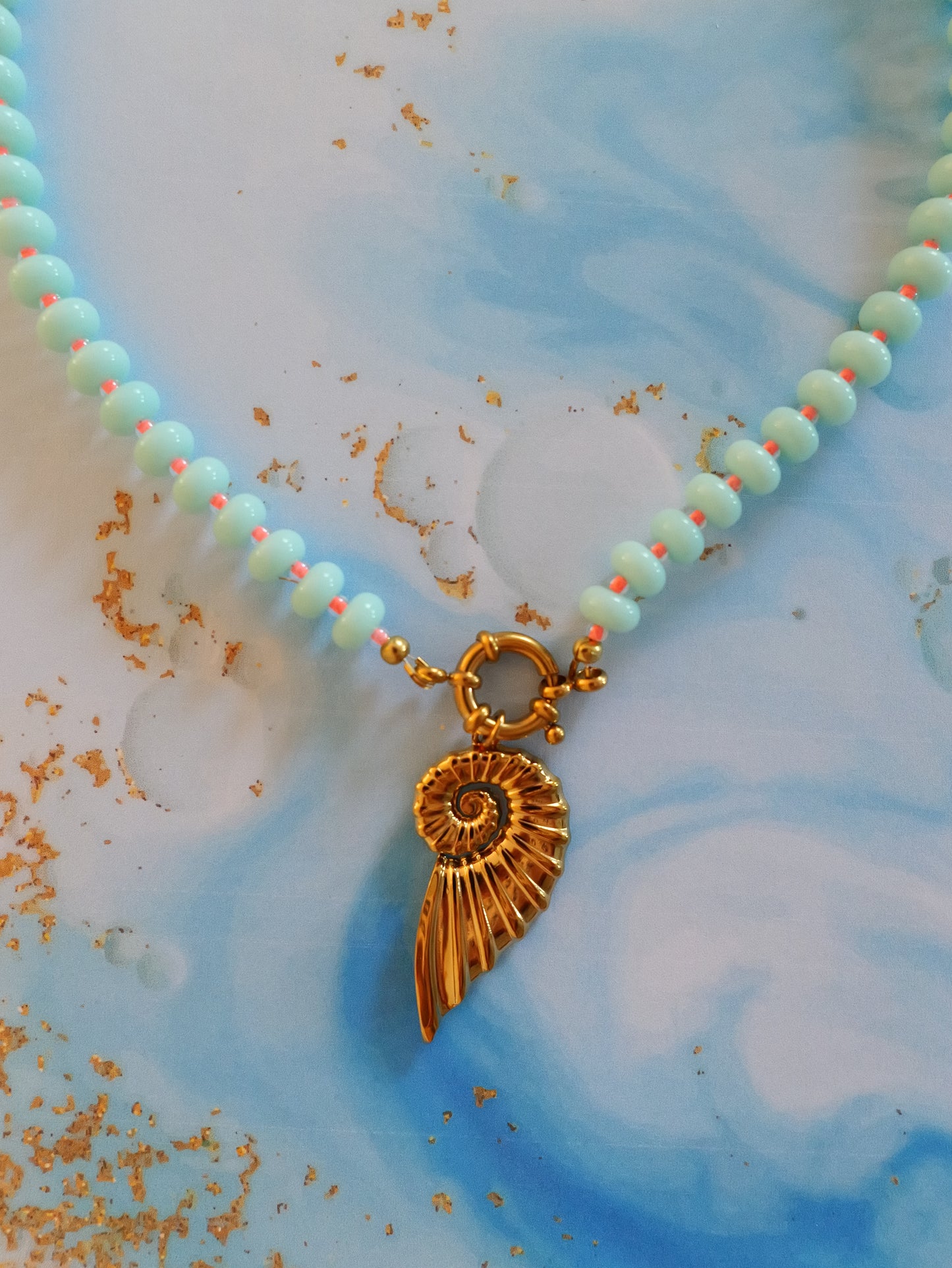 Collier perles &  pendentif coquillage - bleu Aqua