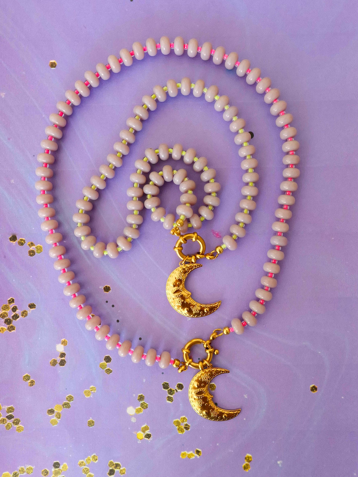 Collier perles &  pendentif lune - mauve & rose