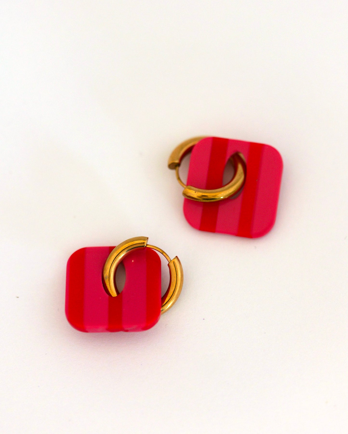 Boucles d'oreilles créoles carrés - rouge & rose