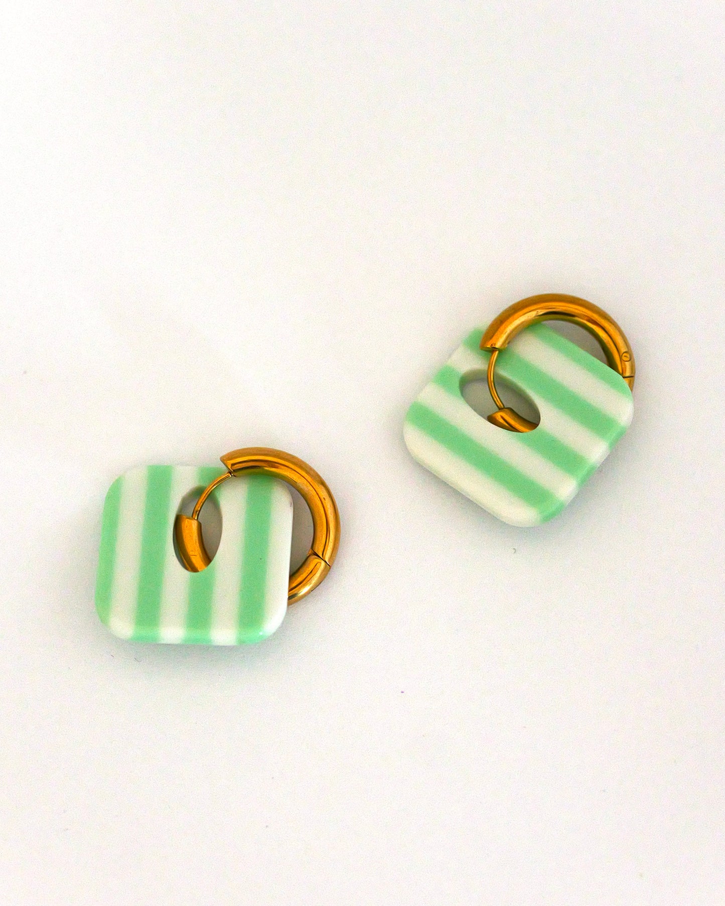 Boucles d'oreilles créoles carrés  - rayures vertes